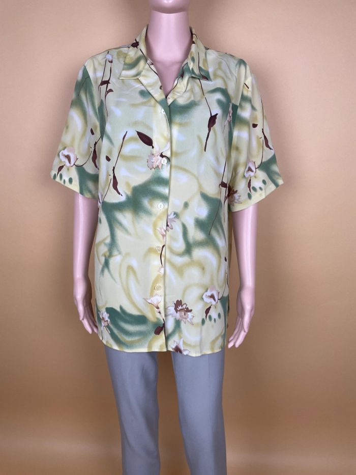 Elegant Floral Printed Short-Sleeve Shirt - Image 2