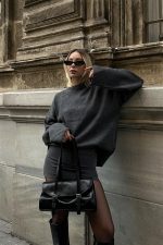 Elegant Black Shoulder Bag - Image 9