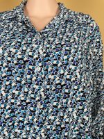 Elegant Floral Patterned Button-Up Shirt - Image 3