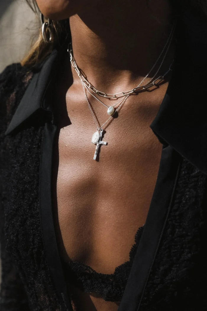 Elegant Cross Pendant Necklace - Image 3
